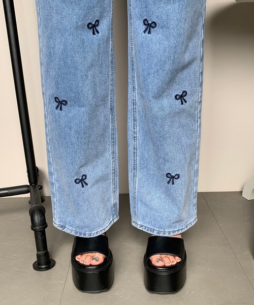 non-hedge（ノンヘッジ）の「リボン刺繍ストレートデニムパンツ（デニムパンツ・レディース・ブルー/ライトブルー・M/S）」の15枚目の写真