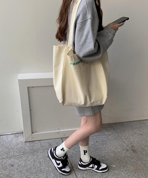 Mignonjour(ミニョンジュール)の「Mignonjour/ロゴ刺繍カラートートバッグ M2377(トートバッグ・レディース・アイボリー/ブルー/ピンク/イエロー・FREE)」の6枚目の写真