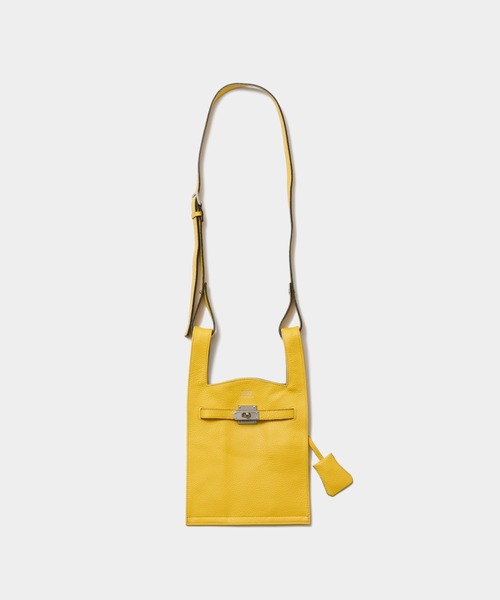 beautiful people(ビューティフルピープル)の「market shoulder bag in shrink leather(ショルダーバッグ・レディース・グレイッシュブルー/キャメル/ブラック/グレイッシュベージュ/アイボリー/グレー/ネイビー/オレンジ/レッド/イエロー/ブルー/グリーン/ライトピンク/ダークブラウン/イエロー系/ブルー系/ミント・FREE)」の14枚目の写真