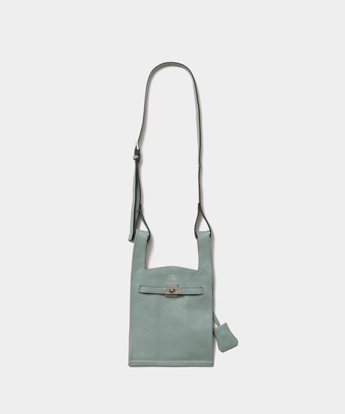 beautiful people(ビューティフルピープル)の「market shoulder bag in shrink leather(ショルダーバッグ・レディース・グレイッシュブルー/キャメル/ブラック/グレイッシュベージュ/アイボリー/グレー/ネイビー/オレンジ/レッド/イエロー/ブルー/グリーン/ライトピンク/ダークブラウン/イエロー系/ブルー系/ミント・FREE)」の7枚目の写真
