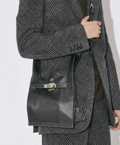 バッグ market shoulder bag in shrink black market shoulder bag in shrink leather（ショルダーバッグ