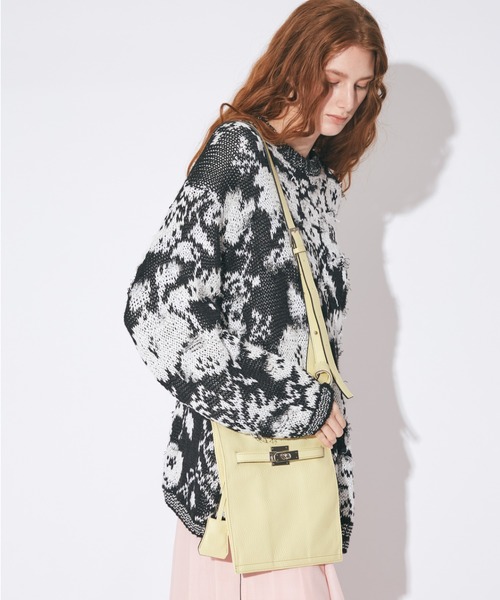 market shoulder bag in shrink leather（ショルダーバッグ