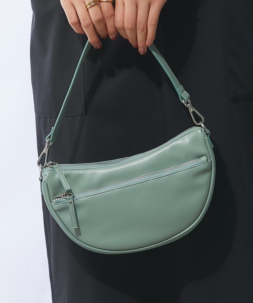 un dix cors(アンディコール)の「hettyフェイクレザーハーフムーンショルダーバッグ(ショルダーバッグ・レディース・ブラック/グリーン・FREE)」の4枚目の写真