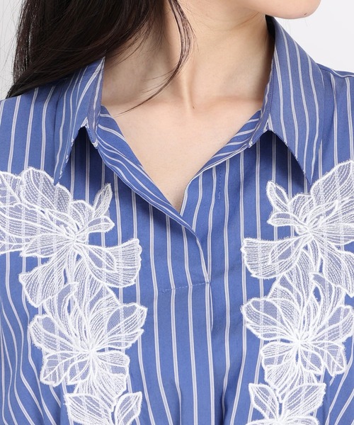 STRAWBERRY-FIELDS(ストロベリーフィールズ)の「フラワー刺繍ストライプワンピース(シャツワンピース・レディース・ブルー/ネイビー・2)」の9枚目の写真