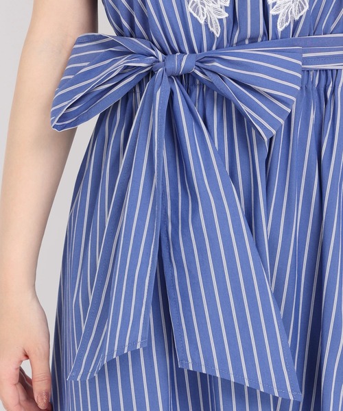 STRAWBERRY-FIELDS(ストロベリーフィールズ)の「フラワー刺繍ストライプワンピース(シャツワンピース・レディース・ブルー/ネイビー・2)」の12枚目の写真
