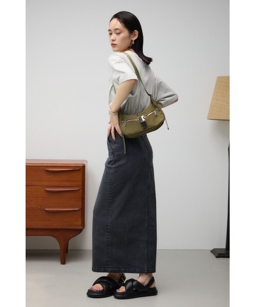 AZUL by moussy（アズールバイマウジー）の「メタルバックルハンドバッグ（ショルダーバッグ・レディース・ブラック/カーキ・FREE）」の4枚目の写真