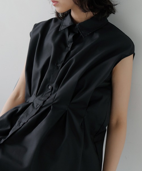 hellam(へラム)の「ウエストタックノースリーブシャツ(シャツ/ブラウス・レディース・ブルー/オフホワイト/ブラック・FREE)」の5枚目の写真