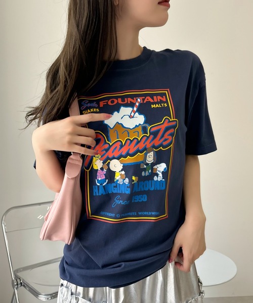 SNOOPY（スヌーピー）の「【PEANUTS/SNOOPY】別注 ピーナッツ スヌーピー 「CINEMA」ヴィンテージ風Tシャツ（Tシャツ/カットソー・レディース・アイボリー/ネイビー/ブラック・S/M/L/XL）」の3枚目の写真