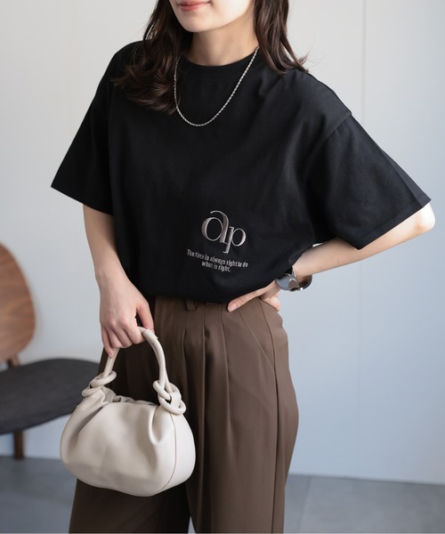 ap retro（アプレトロ）の「【選べるデザイン】BigシルエットカジュアルＴシャツ/ ハートチュール / ロゴ刺繍 / ハートモチーフ（Tシャツ/カットソー・レディース・オフホワイト/アイボリー/ブラック/ホワイト/ホワイト系その他/ブラック系その他/ブラウン/ブラウン系その他/ブラック系その他2/ホワイト系その他2/ブラック系その他3/ホワイト系その他3/ホワイト系その他4/オートミール/スミクロ・FREE）」の11枚目の写真
