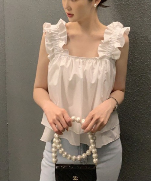 Dream garden(ドリームガーデン)の「ギャザーフリル ノースリーブ トップス(Tシャツ/カットソー・レディース・ホワイト/ネイビー/黄緑系・FREE)」の11枚目の写真