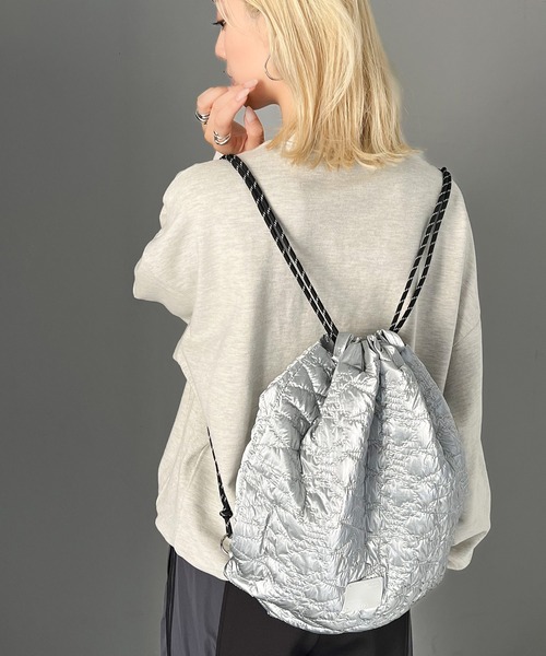 Java（ジャバ）の「《Javaジャバコラボ》今期大注目。シャイニーキルティング２WAYハンドルトート＆ナップサック（トートバッグ・レディース・ブラック/アイボリー/シルバー・ONE SIZE）」の3枚目の写真