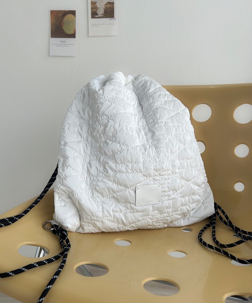 Java（ジャバ）の「《Javaジャバコラボ》今期大注目。シャイニーキルティング２WAYハンドルトート＆ナップサック（トートバッグ・レディース・ブラック/アイボリー/シルバー・ONE SIZE）」の9枚目の写真