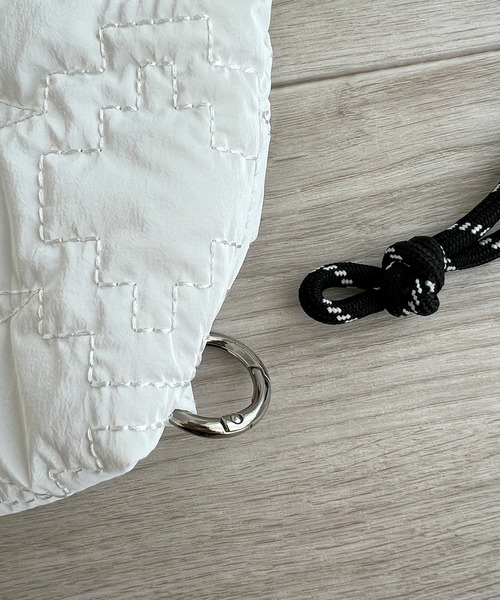 Java（ジャバ）の「《Javaジャバコラボ》今期大注目。シャイニーキルティング２WAYハンドルトート＆ナップサック（トートバッグ・レディース・ブラック/アイボリー/シルバー・ONE SIZE）」の15枚目の写真