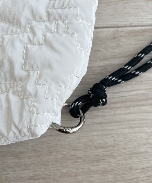 Java（ジャバ）の「《Javaジャバコラボ》今期大注目。シャイニーキルティング２WAYハンドルトート＆ナップサック（トートバッグ・レディース・ブラック/アイボリー/シルバー・ONE SIZE）」の16枚目の写真