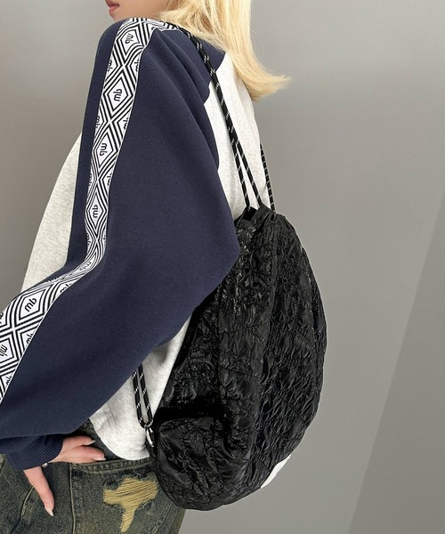 Java（ジャバ）の「《Javaジャバコラボ》今期大注目。シャイニーキルティング２WAYハンドルトート＆ナップサック（トートバッグ・レディース・ブラック/アイボリー/シルバー・ONE SIZE）」の5枚目の写真