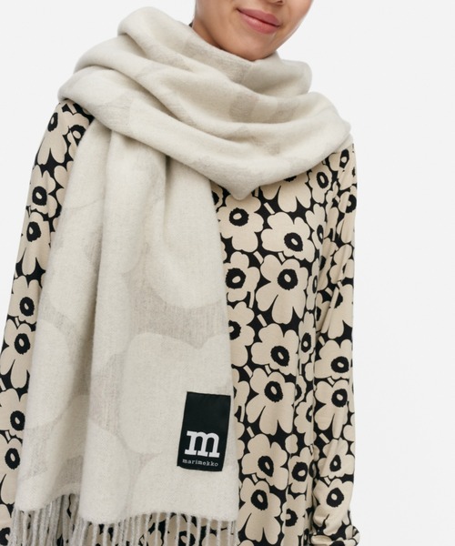 marimekko(マリメッコ)の「Unikko / Ovlin scarf muffler(マフラー・レディース・ホワイト/ブラック/アイボリー・FREE)」の5枚目の写真