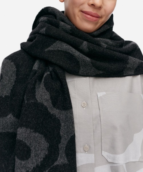 marimekko(マリメッコ)の「Unikko / Ovlin scarf muffler(マフラー・レディース・ホワイト/ブラック/アイボリー・FREE)」の7枚目の写真