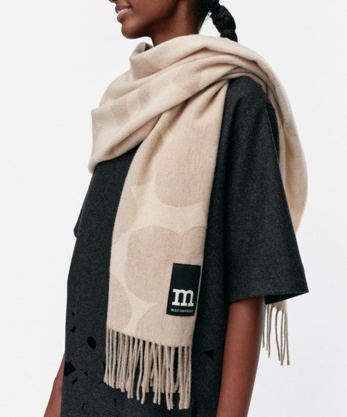 marimekko(マリメッコ)の「Unikko / Ovlin scarf muffler(マフラー・レディース・ホワイト/ブラック/アイボリー・FREE)」の9枚目の写真