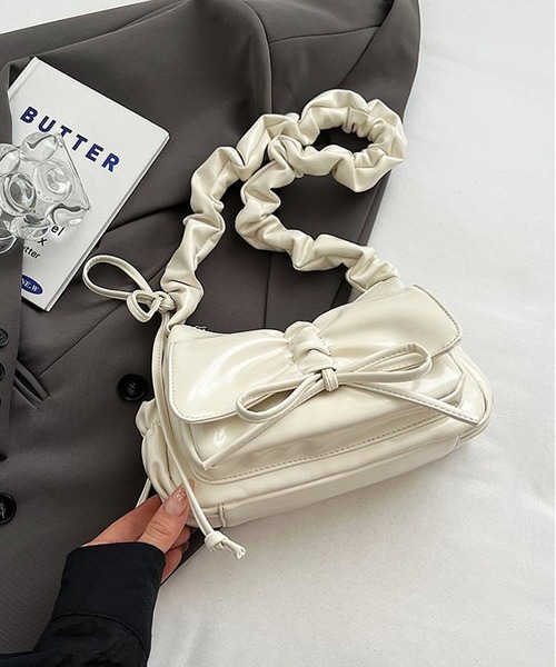 LA VORAGINE（ラ ヴォラジネ）の「2WAYギャザー紐リボンショルダーバッグ（ショルダーバッグ・レディース・ブラック/シルバー/レッド/ホワイト・FREE）」の13枚目の写真