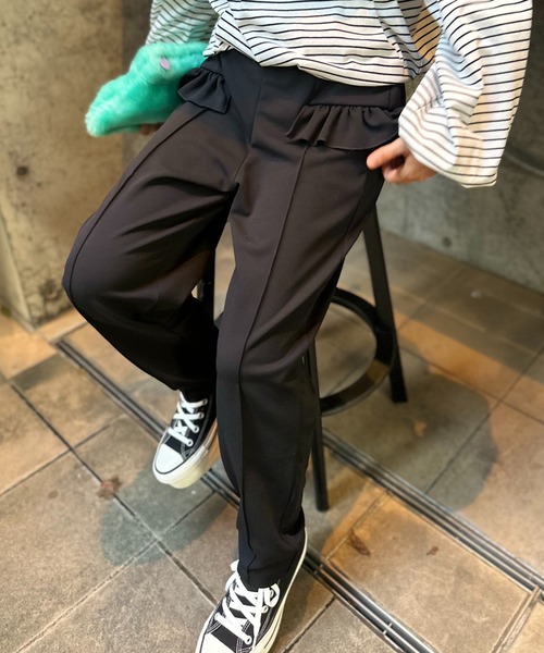 mi via loca(ミヴィアロカ)の「カットジョーゼット フリルテーパードパンツ(その他パンツ・レディース・ブラック/ブラウン/グリーン/マスタード・FREE)」の2枚目の写真