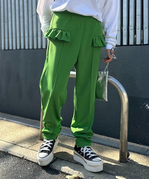 mi via loca(ミヴィアロカ)の「カットジョーゼット フリルテーパードパンツ(その他パンツ・レディース・ブラック/ブラウン/グリーン/マスタード・FREE)」の5枚目の写真