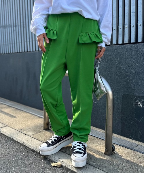 mi via loca(ミヴィアロカ)の「カットジョーゼット フリルテーパードパンツ(その他パンツ・レディース・ブラック/ブラウン/グリーン/マスタード・FREE)」の7枚目の写真