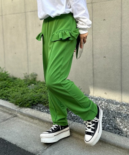 mi via loca(ミヴィアロカ)の「カットジョーゼット フリルテーパードパンツ(その他パンツ・レディース・ブラック/ブラウン/グリーン/マスタード・FREE)」の14枚目の写真