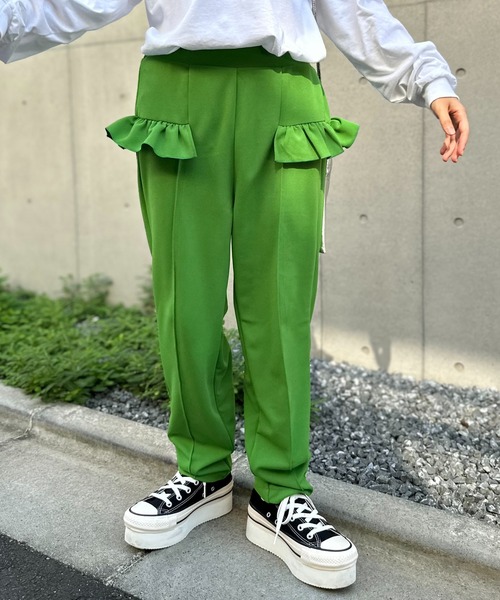 mi via loca(ミヴィアロカ)の「カットジョーゼット フリルテーパードパンツ(その他パンツ・レディース・ブラック/ブラウン/グリーン/マスタード・FREE)」の16枚目の写真