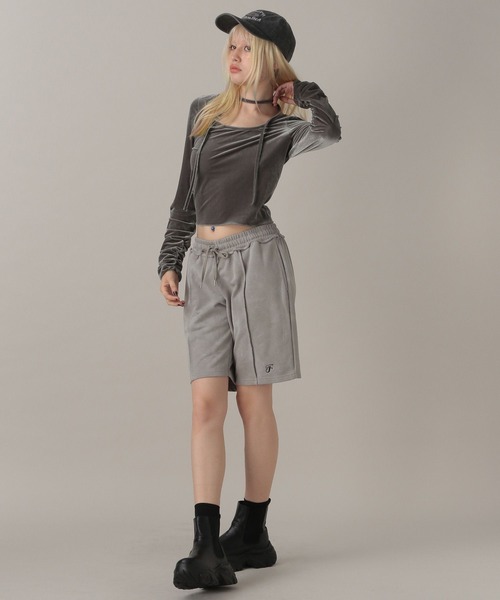FOREVER 21（フォーエバー トゥエンティーワン）の「【2024FW】ボウタイ付きベロアトップス（Tシャツ/カットソー・レディース・ブラック/グレー/ピンク・MEDIUM/SMALL）」の16枚目の写真