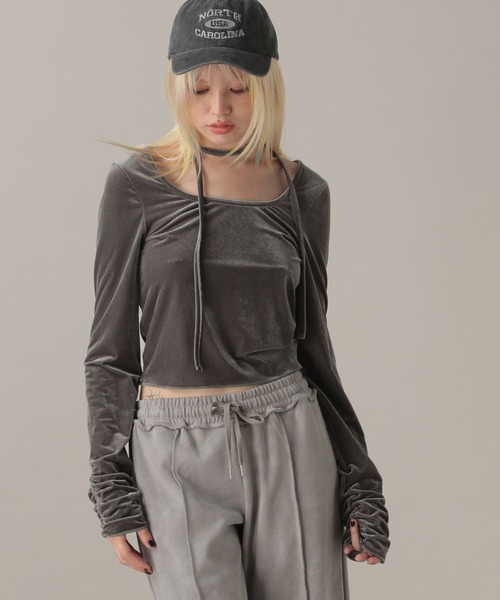 FOREVER 21（フォーエバー トゥエンティーワン）の「【2024FW】ボウタイ付きベロアトップス（Tシャツ/カットソー・レディース・ブラック/グレー/ピンク・MEDIUM/SMALL）」の18枚目の写真