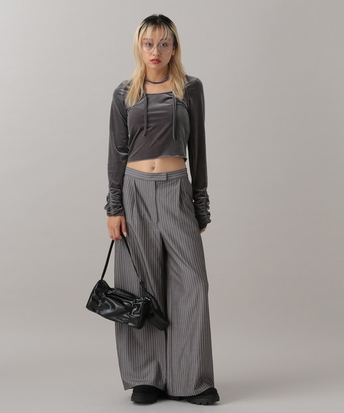 FOREVER 21（フォーエバー トゥエンティーワン）の「【2024FW】ボウタイ付きベロアトップス（Tシャツ/カットソー・レディース・ブラック/グレー/ピンク・MEDIUM/SMALL）」の11枚目の写真