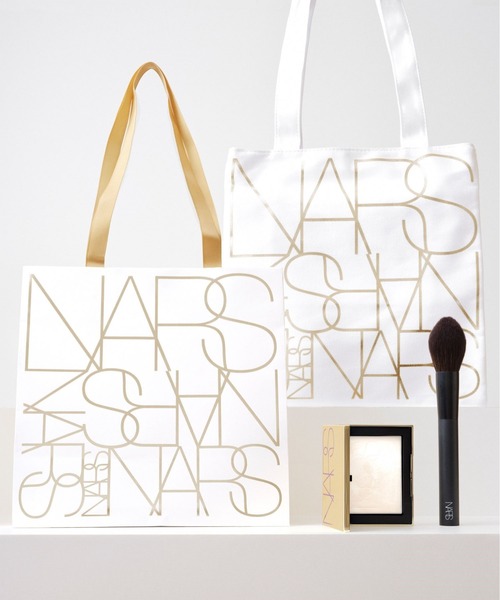 新品未使用品NARS ゴールドダスト セッティングパウダー & ブラシ セット 限定プレストパウダー】ライトリフレクティング プリズマ