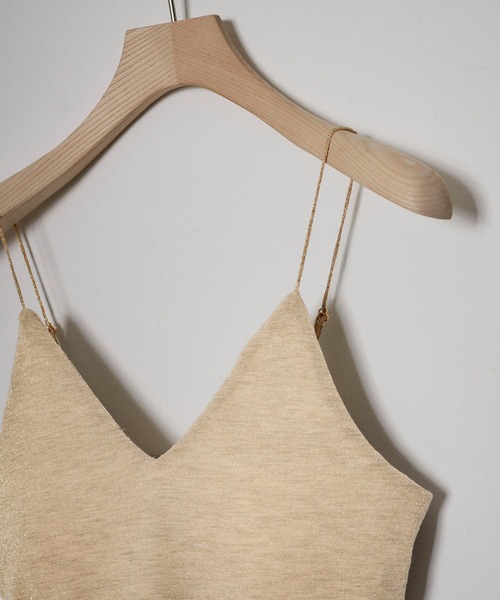 SALON adam et rope'（サロン アダム エ ロペ）の「スパークルラメカップ付きVネックキャミ（キャミソール・レディース・ゴールド/シルバー・FREE）」の21枚目の写真