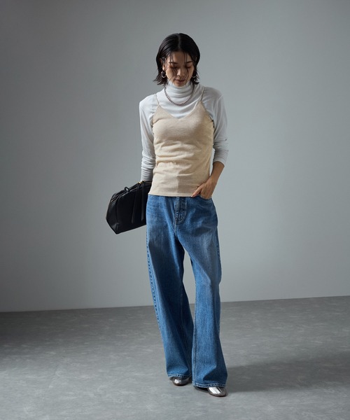 SALON adam et rope'（サロン アダム エ ロペ）の「スパークルラメカップ付きVネックキャミ（キャミソール・レディース・ゴールド/シルバー・FREE）」の4枚目の写真