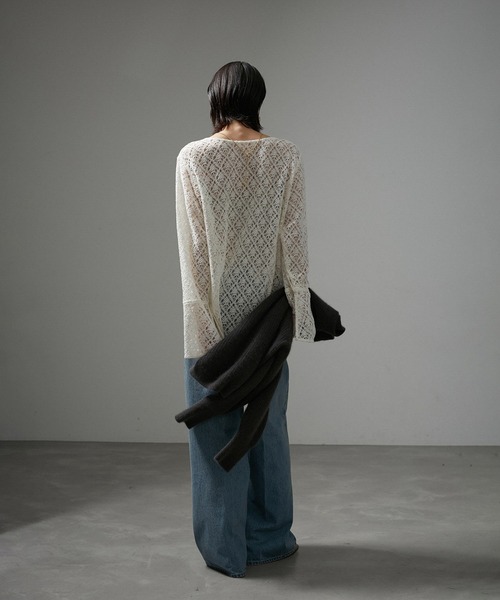 SALON adam et rope'（サロン アダム エ ロペ）の「スパークルラメカップ付きVネックキャミ（キャミソール・レディース・ゴールド/シルバー・FREE）」の5枚目の写真