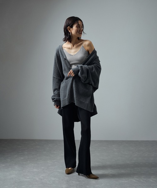 SALON adam et rope'（サロン アダム エ ロペ）の「スパークルラメカップ付きVネックキャミ（キャミソール・レディース・ゴールド/シルバー・FREE）」の6枚目の写真