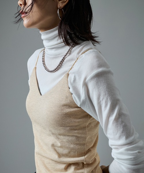 SALON adam et rope'（サロン アダム エ ロペ）の「スパークルラメカップ付きVネックキャミ（キャミソール・レディース・ゴールド/シルバー・FREE）」の13枚目の写真