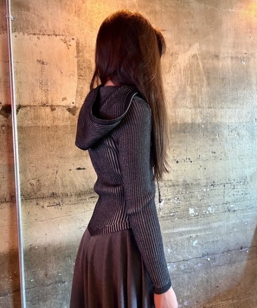 ipugo(イプゴ)の「ipugo/イプゴ ニットフードパーカー 冬服(ニット/セーター・レディース・ブラウン/チャコール・FREE)」の8枚目の写真