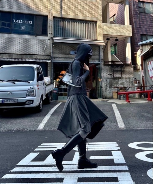 ipugo(イプゴ)の「ipugo/イプゴ ニットフードパーカー 冬服(ニット/セーター・レディース・ブラウン/チャコール・FREE)」の17枚目の写真