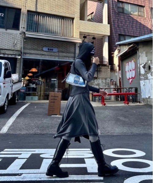 ipugo(イプゴ)の「ipugo/イプゴ ニットフードパーカー 冬服(ニット/セーター・レディース・ブラウン/チャコール・FREE)」の18枚目の写真