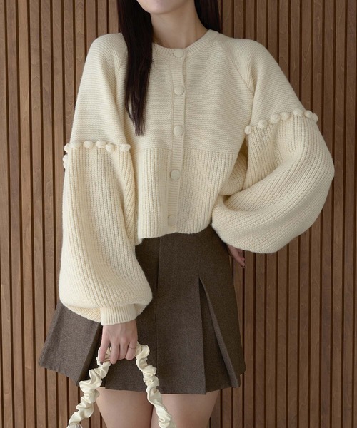 Ambre Neige(アンブルネージュ)の「ポンポンニットカーディガン/WEB/EC限定商品(カーディガン/ボレロ・レディース・アイボリー/ライトグレー/ピンク・FREE)」の2枚目の写真