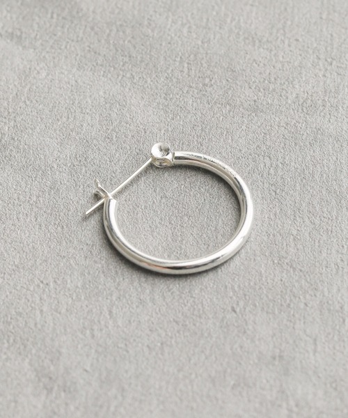 Pledge(プレッジ)の「【Pledge】Silver 925 Hoop Earrings(ソロ)(ピアス(片耳用)・メンズ・シルバー・FREE)」の3枚目の写真