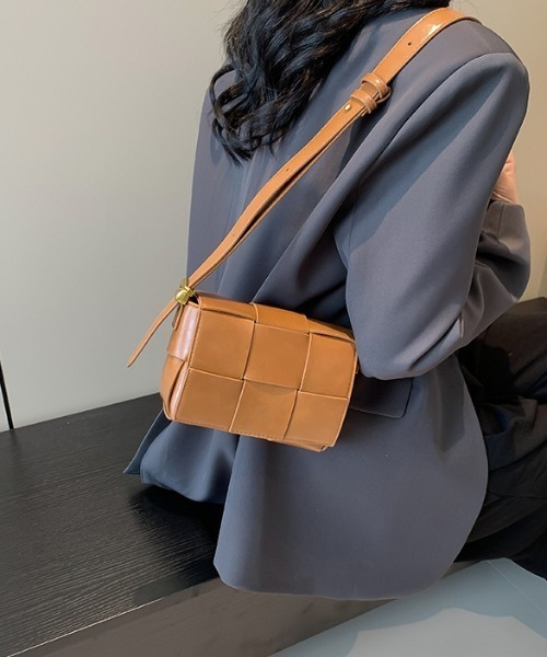 山くるみ ショルダーバッグ コロンとしたかたちがキュート ツーウェイミニショルダーバッグ