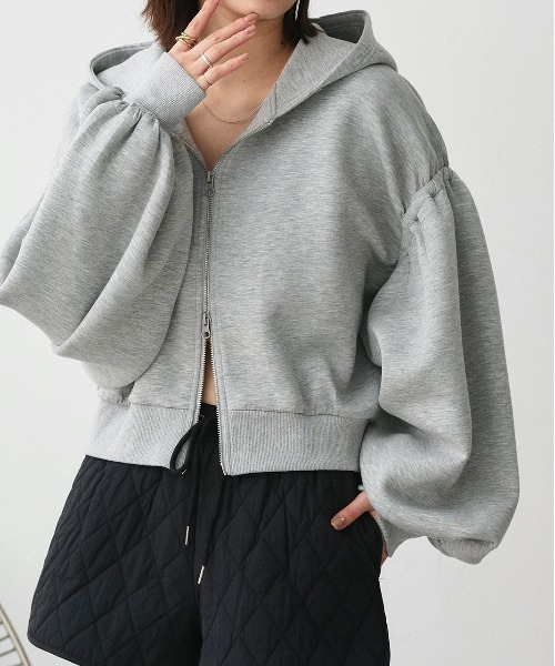 ad thie(アドティエ)の「バルーンスリーブ ポンチ ジップパーカー(パーカー・レディース・杢グレー/ブラック・LARGE/MEDIUM)」の2枚目の写真