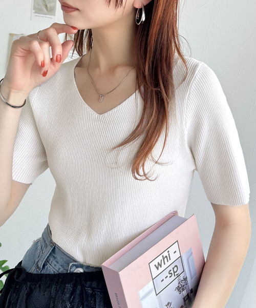 classicalelf(クラシカルエルフ)の「晩夏から秋まで使える♪華奢見え上品トップス☆Vネックハーフスリーブリブニット(Tシャツ/カットソー・レディース・イエロー/チャコール/オフホワイト/ブラウン/グレイッシュベージュ/ブラック・X-LARGE/SMALL/MEDIUM/LARGE)」の15枚目の写真