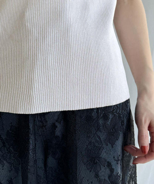 classicalelf(クラシカルエルフ)の「晩夏から秋まで使える♪華奢見え上品トップス☆Vネックハーフスリーブリブニット(Tシャツ/カットソー・レディース・イエロー/チャコール/オフホワイト/ブラウン/グレイッシュベージュ/ブラック・X-LARGE/SMALL/MEDIUM/LARGE)」の10枚目の写真