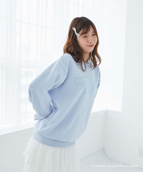 MAJESTIC LEGON(マジェスティックレゴン)の「シナモロール ラインストーンスウェット(スウェット・レディース・オフホワイト/ブルー/グレー・MEDIUM)」の20枚目の写真