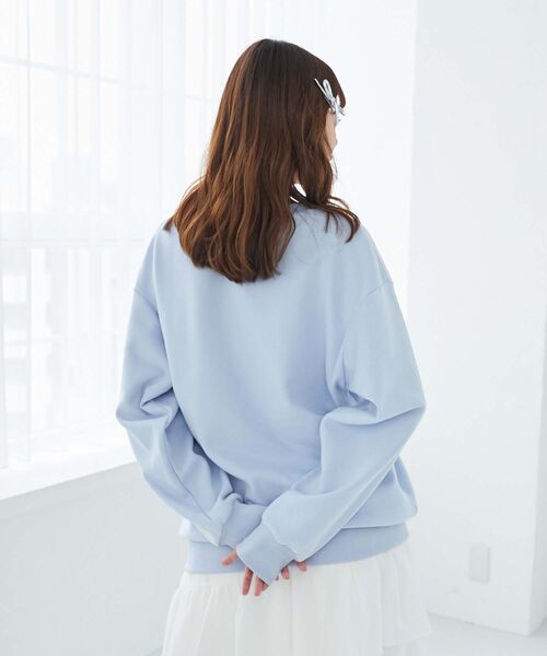 MAJESTIC LEGON(マジェスティックレゴン)の「シナモロール ラインストーンスウェット(スウェット・レディース・オフホワイト/ブルー/グレー・MEDIUM)」の21枚目の写真