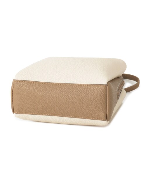 SHOO・LA・RUE（シューラルー）の「【軽量】ふわっと軽い 3層ショルダーバッグ（ショルダーバッグ・レディース・ブラック/イエロー系その他/ブラック系4/シルバー/ベージュ系4/オフホワイト・00）」の11枚目の写真