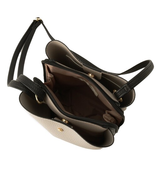 SHOO・LA・RUE（シューラルー）の「【軽量】ふわっと軽い 3層ショルダーバッグ（ショルダーバッグ・レディース・ブラック/イエロー系その他/ブラック系4/シルバー/ベージュ系4/オフホワイト・00）」の16枚目の写真